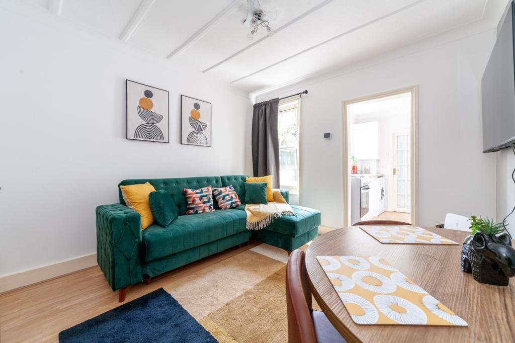 One Bedroom Flat In The Heart Of Brixton Londra Esterno foto
