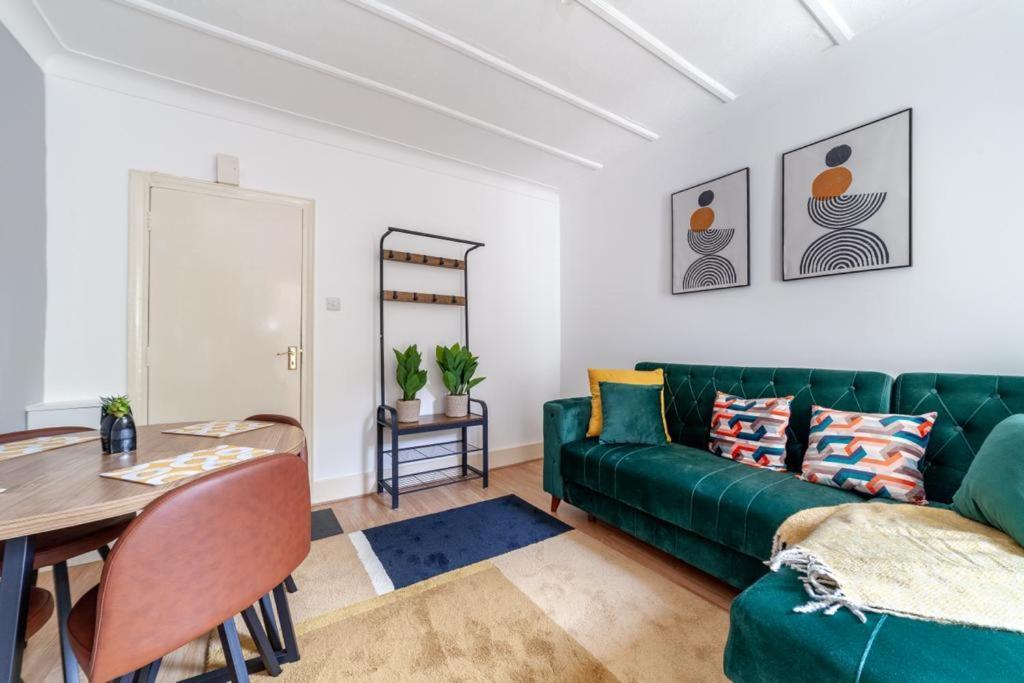 One Bedroom Flat In The Heart Of Brixton Londra Esterno foto