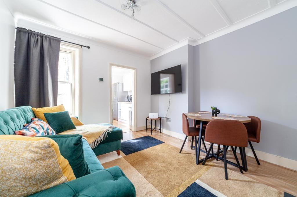 One Bedroom Flat In The Heart Of Brixton Londra Esterno foto