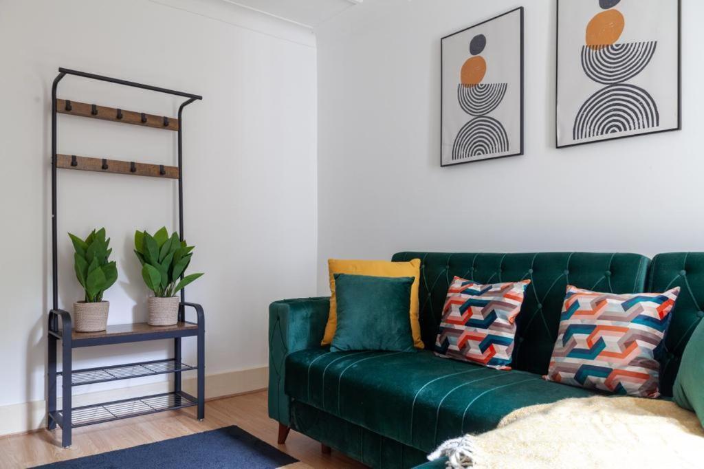 One Bedroom Flat In The Heart Of Brixton Londra Esterno foto