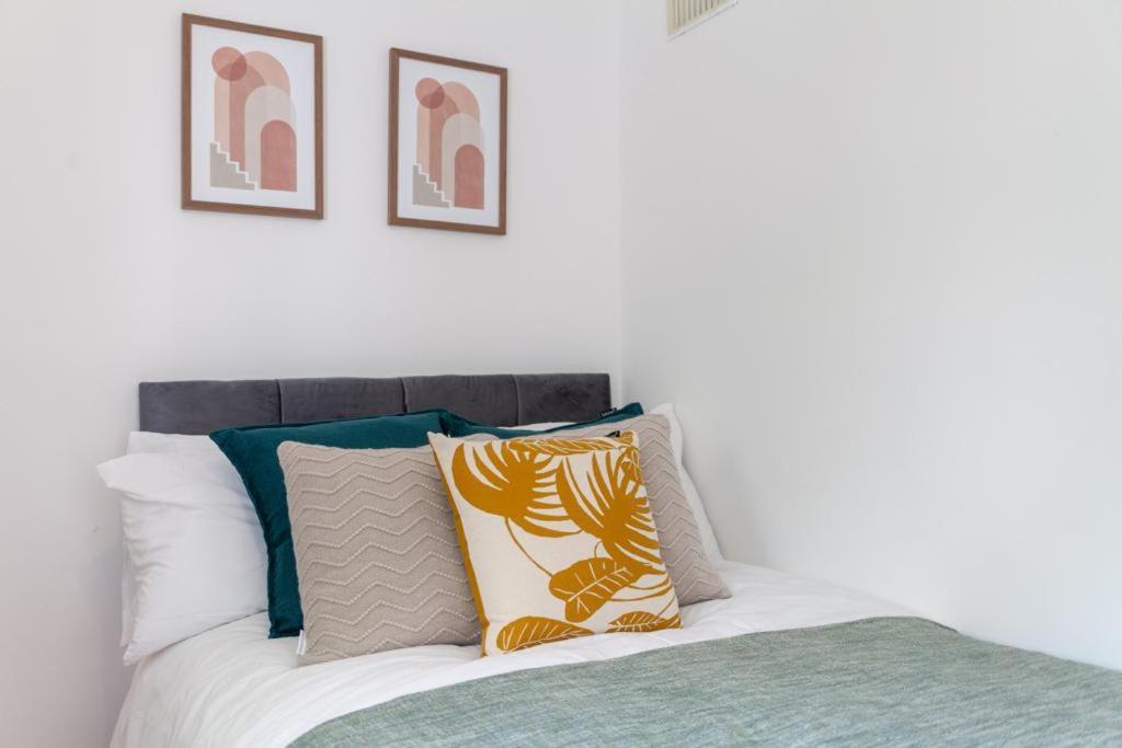 One Bedroom Flat In The Heart Of Brixton Londra Esterno foto