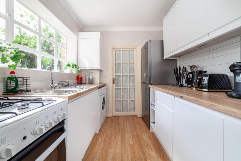 One Bedroom Flat In The Heart Of Brixton Londra Esterno foto